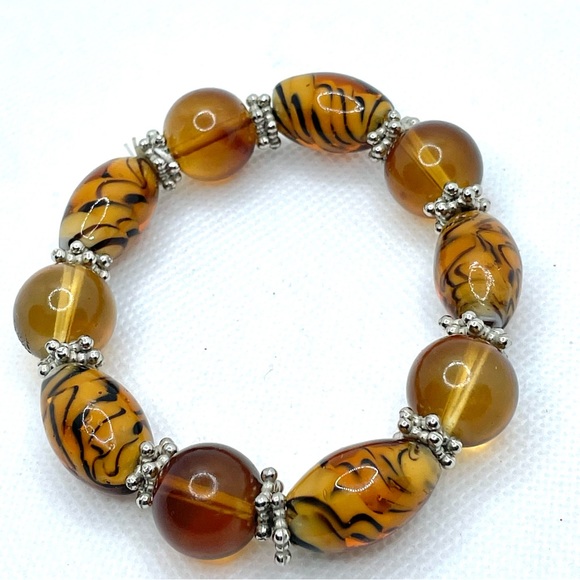 Amber Toned Glass Bead Bracelet W/ Marbled Accent Design - Picture 3 of 4